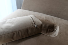 Load image into Gallery viewer, Posing Set: Baby Fox Cub & Table